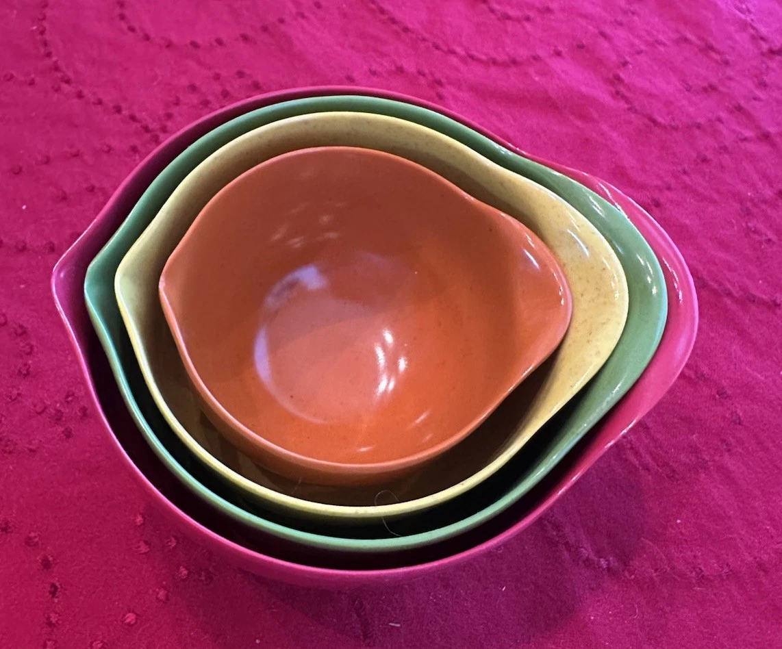 Vintage Trudeau Set Of 4 Melamine Measuring Cups, 4 Colors 1, 3/4, 1/2, 1/4 Cups