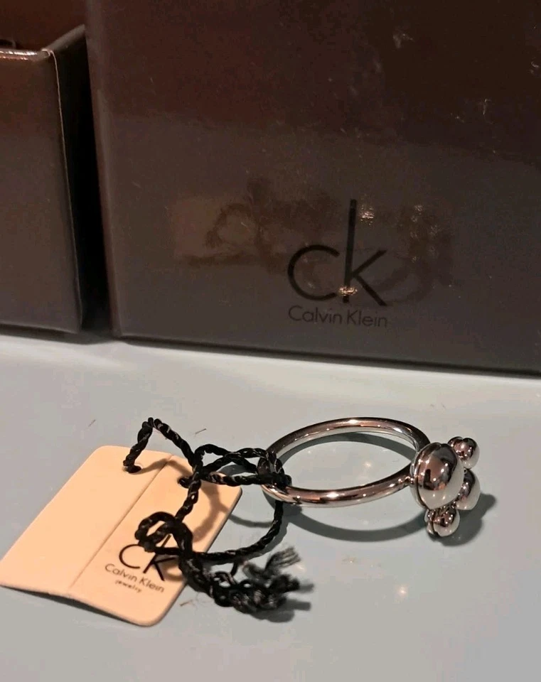 JOYERÍA DE DISEÑO Calvin Klein CK Anillo Plata Inquieto Talla 8 MRSP $110 NUEVO Foto 2 de 4