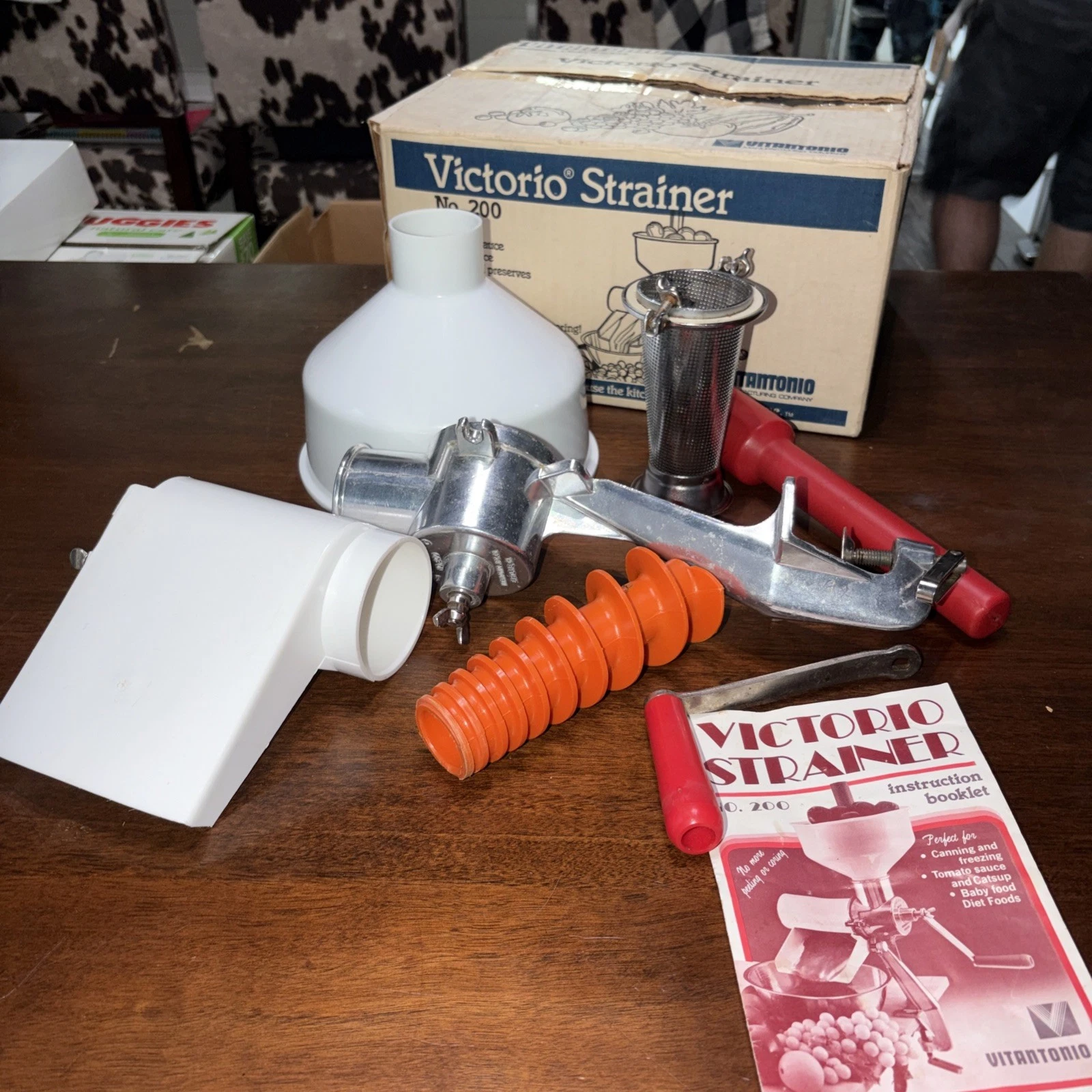 Vintage Vitantonio #200 Victorio Strainer - In Box 1980's Made in the USA Ohio
Opens in a new window