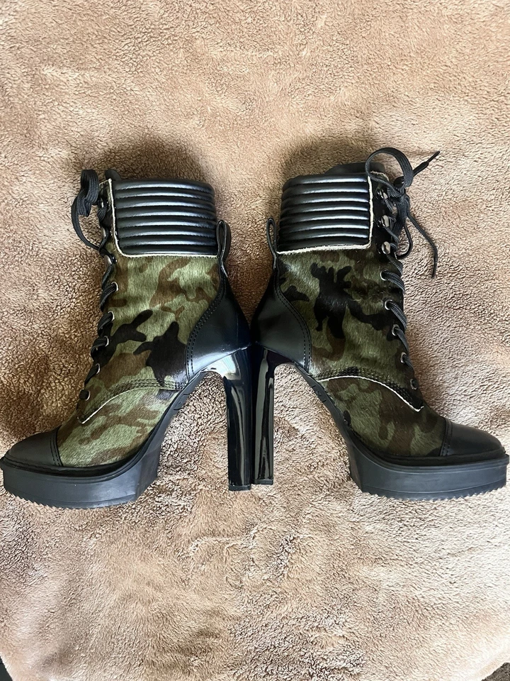 DKNY Camouflage Boots With Black Accents, Size 7 - Image 4 of 4