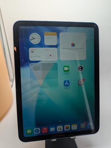 Apple iPad 10th Gen 10.9" 64GB WIFI + Cellular Unlocked Blue - CRACKED SCREEN
