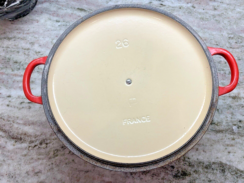 LE CREUSET Enameled Cast Iron Dutch Oven Round 26 Redsee chipped