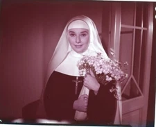 Audrey Hepburn 1959 The Nun's Story smiling pose Original 5x4 Transparency