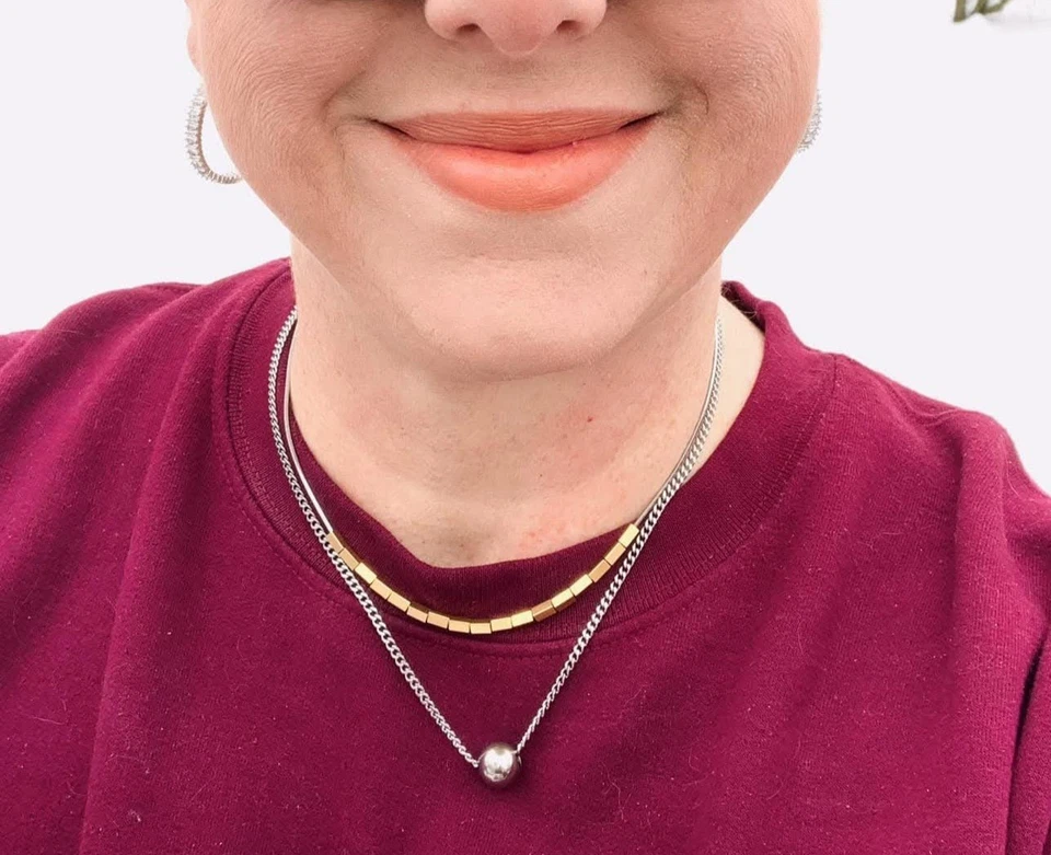 Collar romano Park Lane de dos tonos en capas con barra de oro y diseño de cuentas de plata Foto 3 de 3