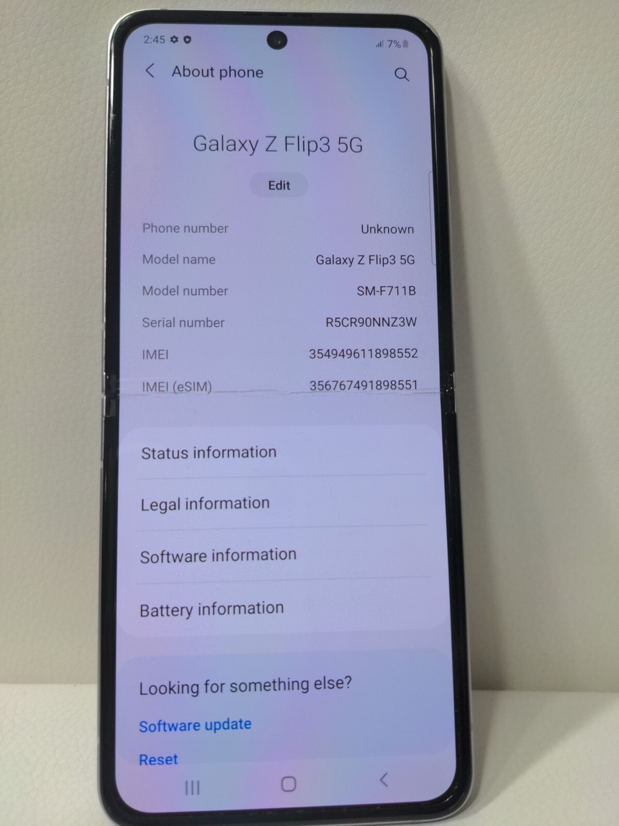Samsung Galaxy Z Flip3- 256GB- (Unlocked)- FOLDING MARKS ON SCREEN