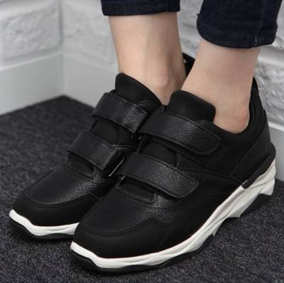 walking shoes with wedge