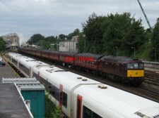 PHOTO  CLASS 33 33207 PASSES BASINGSTOKE WORKING 1Z67 LONDON VICTORIA TO WEYMOUT