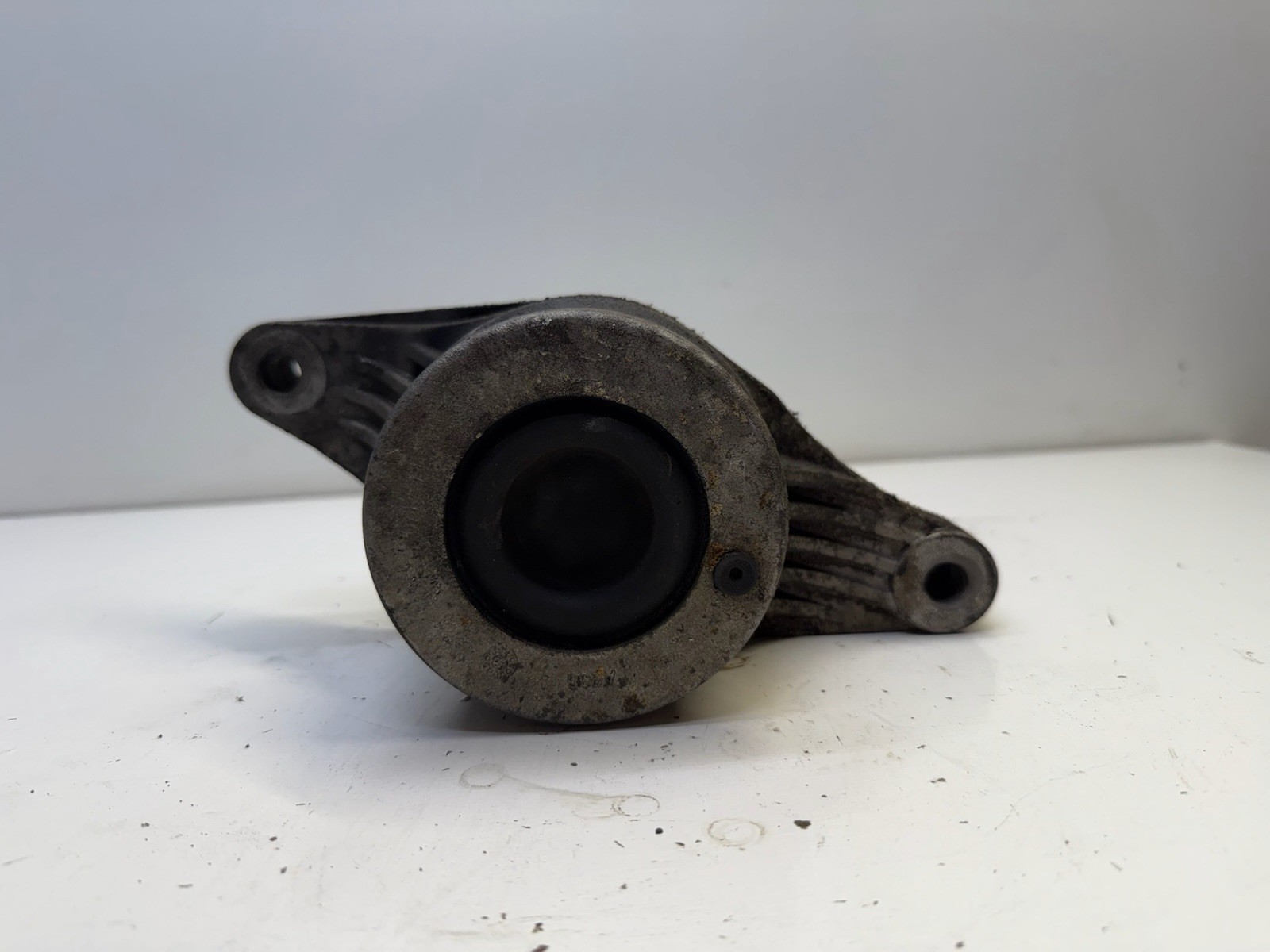 Maserati Ghibli Quattroporte Left Driver Lh  Motor Mount 3.0 V6 Engine