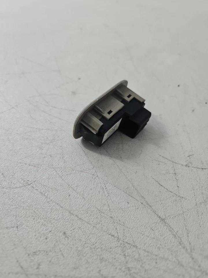 2006-2010 Jeep Commander Memory Switch x35005600PJ 5JF971D1AC OEM - image 3 of 4