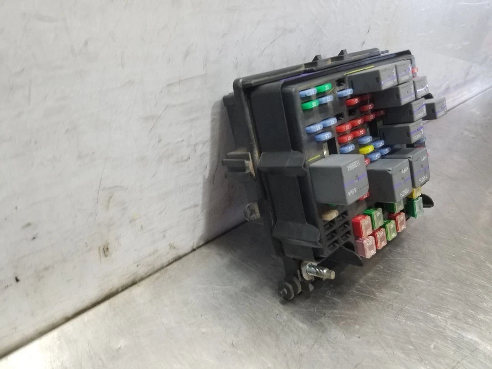 05 2005 GMC SIERRA 2500 LT 6.0L ENGINE FUSE BOX 1511561502 - Image 3 of 4