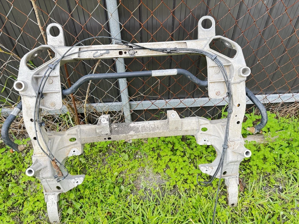 Cadillac ATS 2014-2019 suspensión delantera motor base subchasis travesaño OEM Foto 3 de 4