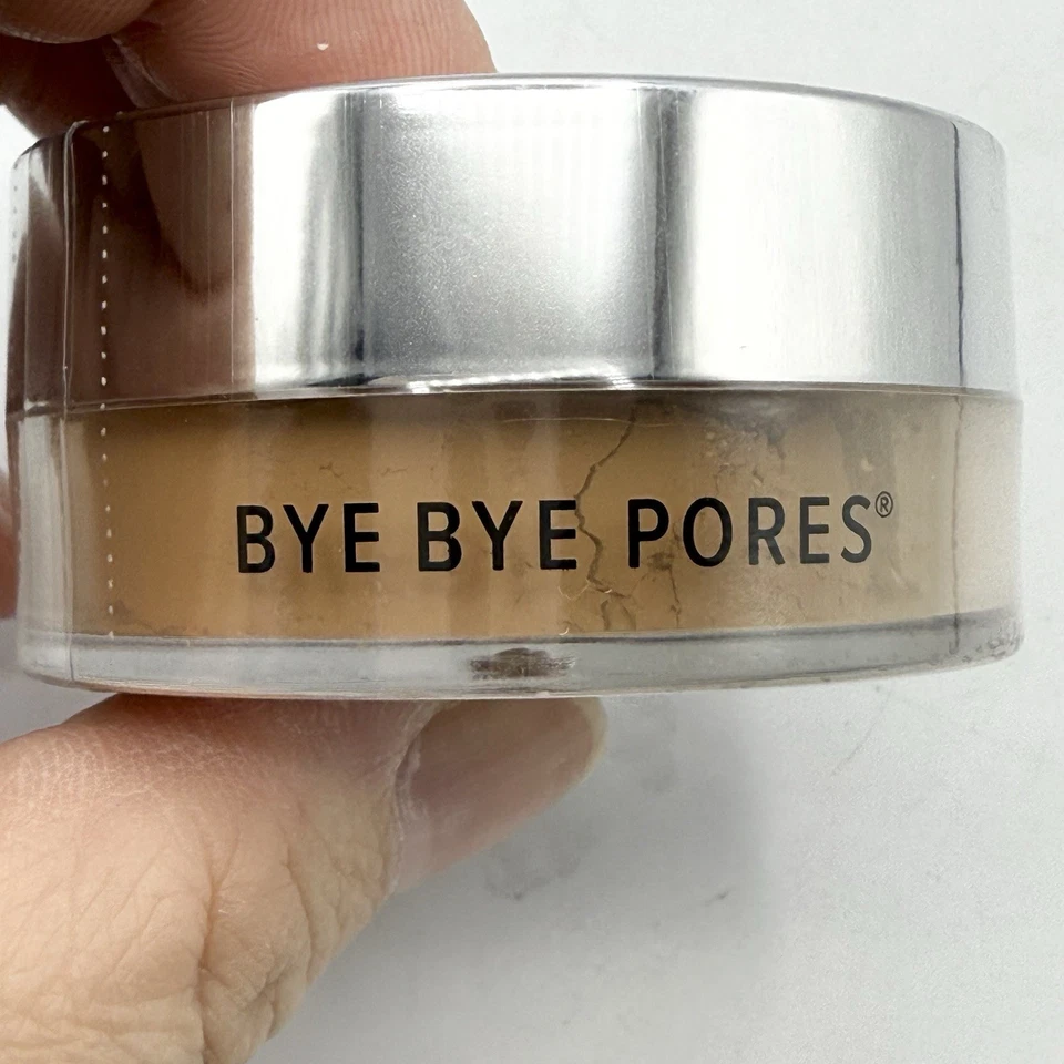 It Cosmetics Bye Bye Pores Tinted Skin-Blurring Finishing Powder Light 0.24 oz - Image 4 of 4
