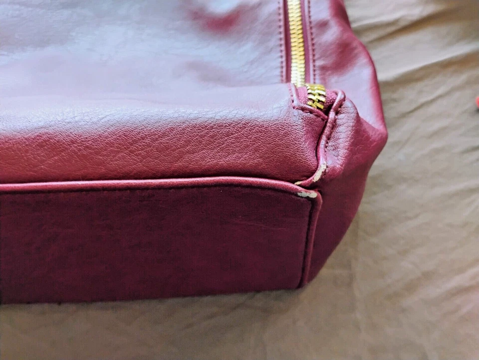 Cartera Kate Landry RARA Vintage Cuero Rojo Oscuro Doble Cremallera Lateral, Interior Dorado. Foto 4 de 4