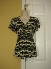 LADIES APT 9 LIME GREEN & BLACK PRINT SHORT SLEEVE TOP BLOUSE - SZ MEDIUM