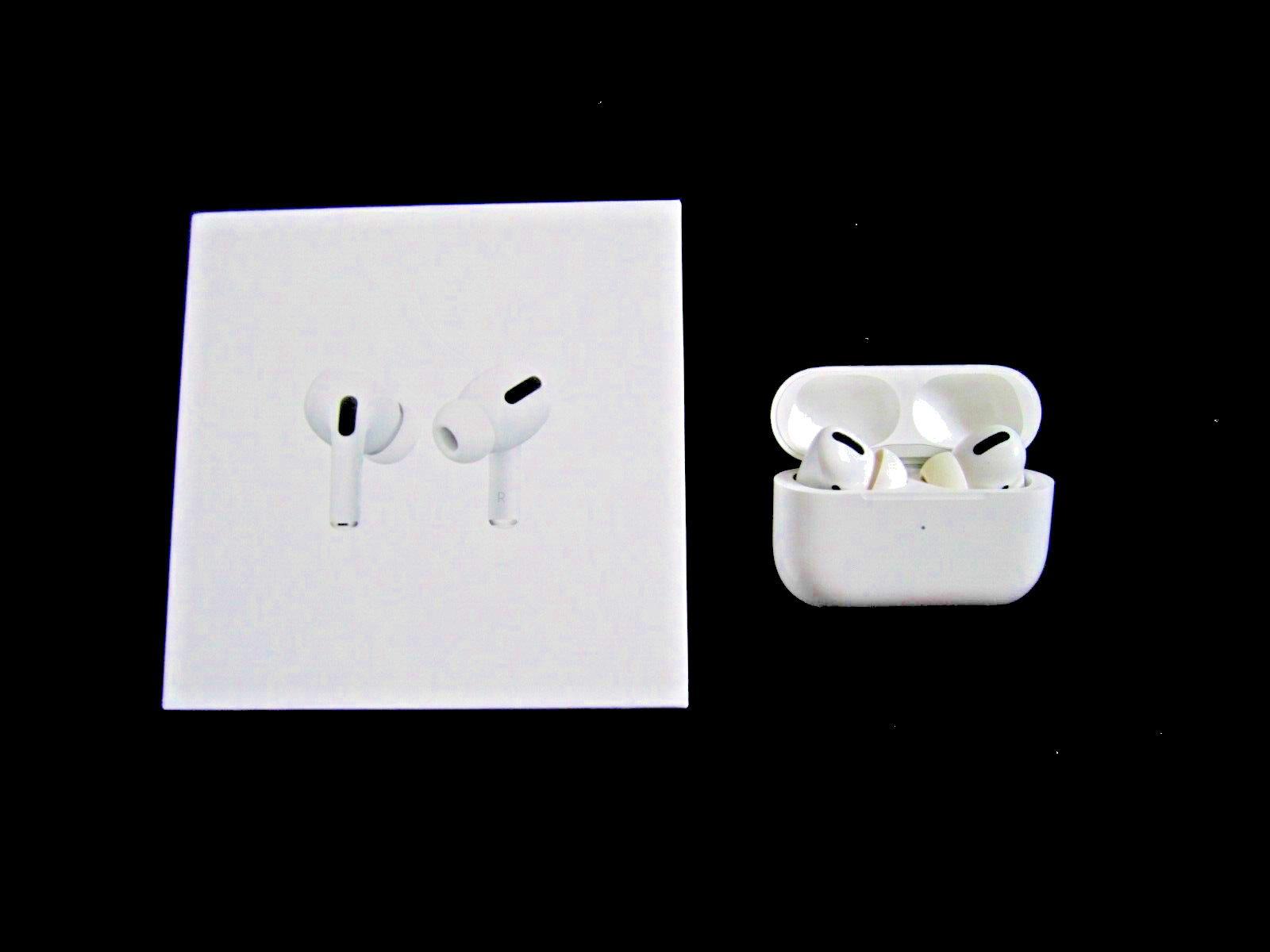 Apple AirPods Pro with MagSafe Charging Case-image