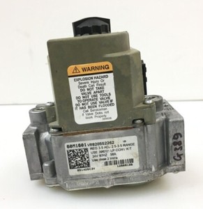 Honeywell VR8205S2262 Lennox 60M1601 Furnace Gas Valve used #G389