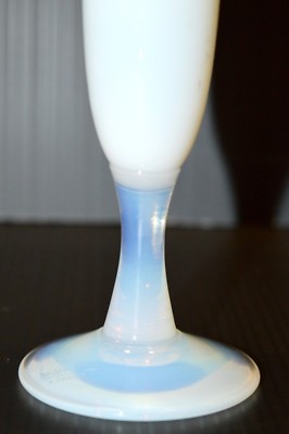 Petit Vase En Verre Opaque - Déco Vintage