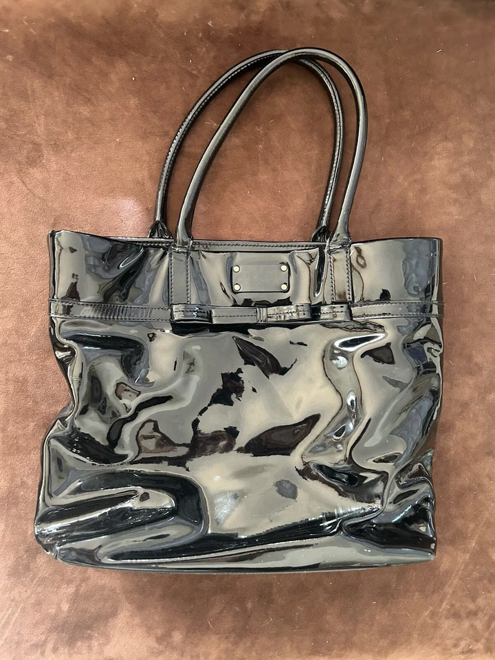 Bolso Kate Spade de charol con lazo Foto 2 de 4