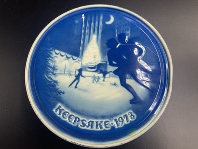 Vintage Keepsake 1978 Blue Round Tin 7  Winter Skating Scene Metal Storage Box