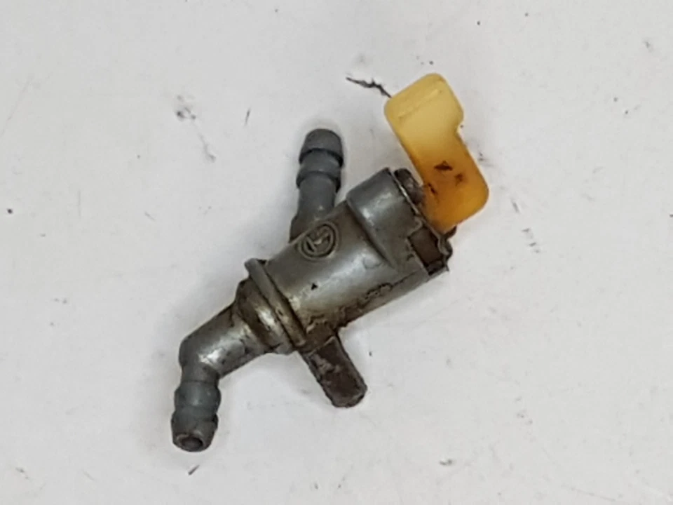 robinet d essence de moteur Mitsubishi g400pvy - tondeuse mitsubishi tn210 - Photo 1/1