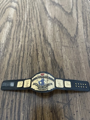 WWE/WWF FORBIDDEN FIGURES/BELTS MATTEL FIGURE BELT SPLIT ON MAIN PLATE