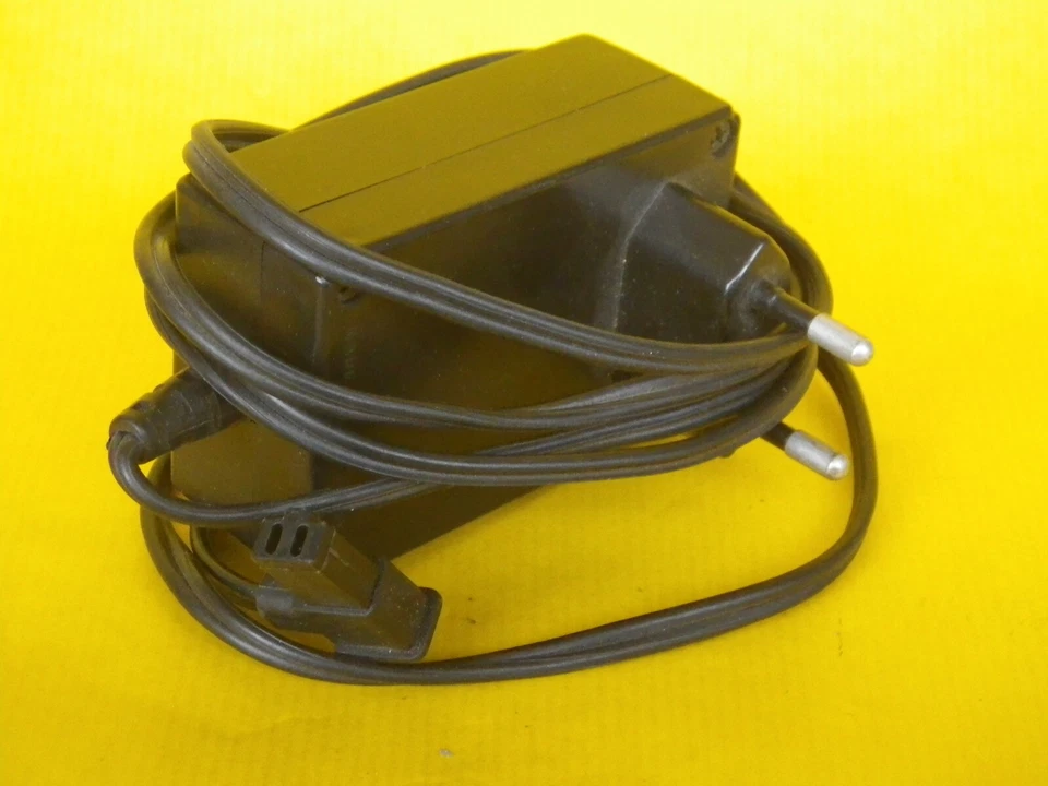 METZ cable de charge 402 sur secteur - 12A - Photo 1/4
