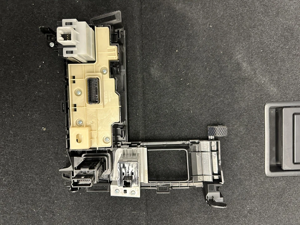 2011-2016 LEXUS CT200H 变速器挡板带模式变化原始设备制造商 — 第 2/2 张图片