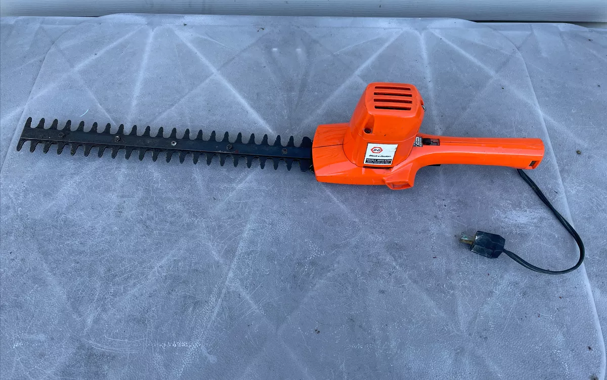 Vintage Black & Decker 16” Electric Shrub + Hedge Trimmer No. 8124 - Runs  Strong