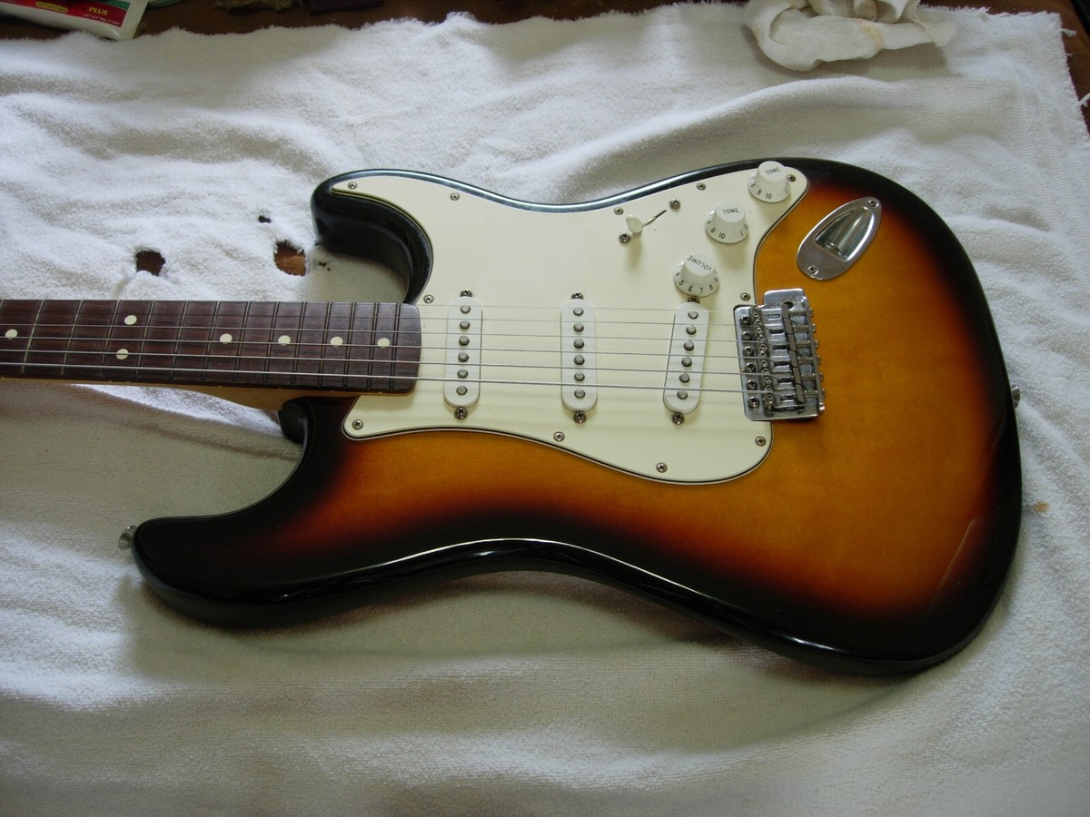 GUITAR - Fender Stratocaster (Mexico) 2000 SUNBURST | eBay