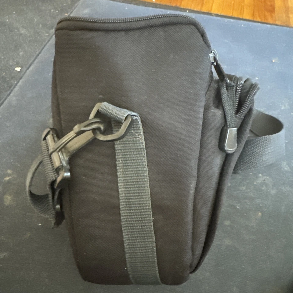 Bolsa acolchada negra para cámara Quantaray con asa de transporte y correa ajustable usada en excelente estado Foto 2 de 4