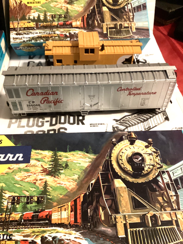 Locomotiva Athearn HO 157 Amtrak F7A Canadian Pacific Reefer e Caboose nuova - Foto 4 di 7