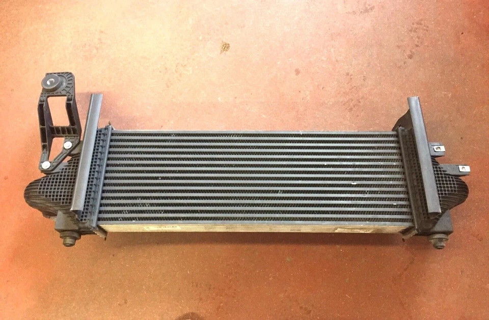 Intercooler Ram 1500 Classic 2014-2019 (cuerpo antiguo, rueda de 5 tacos), 52014947AB, usado Foto 2 de 4
