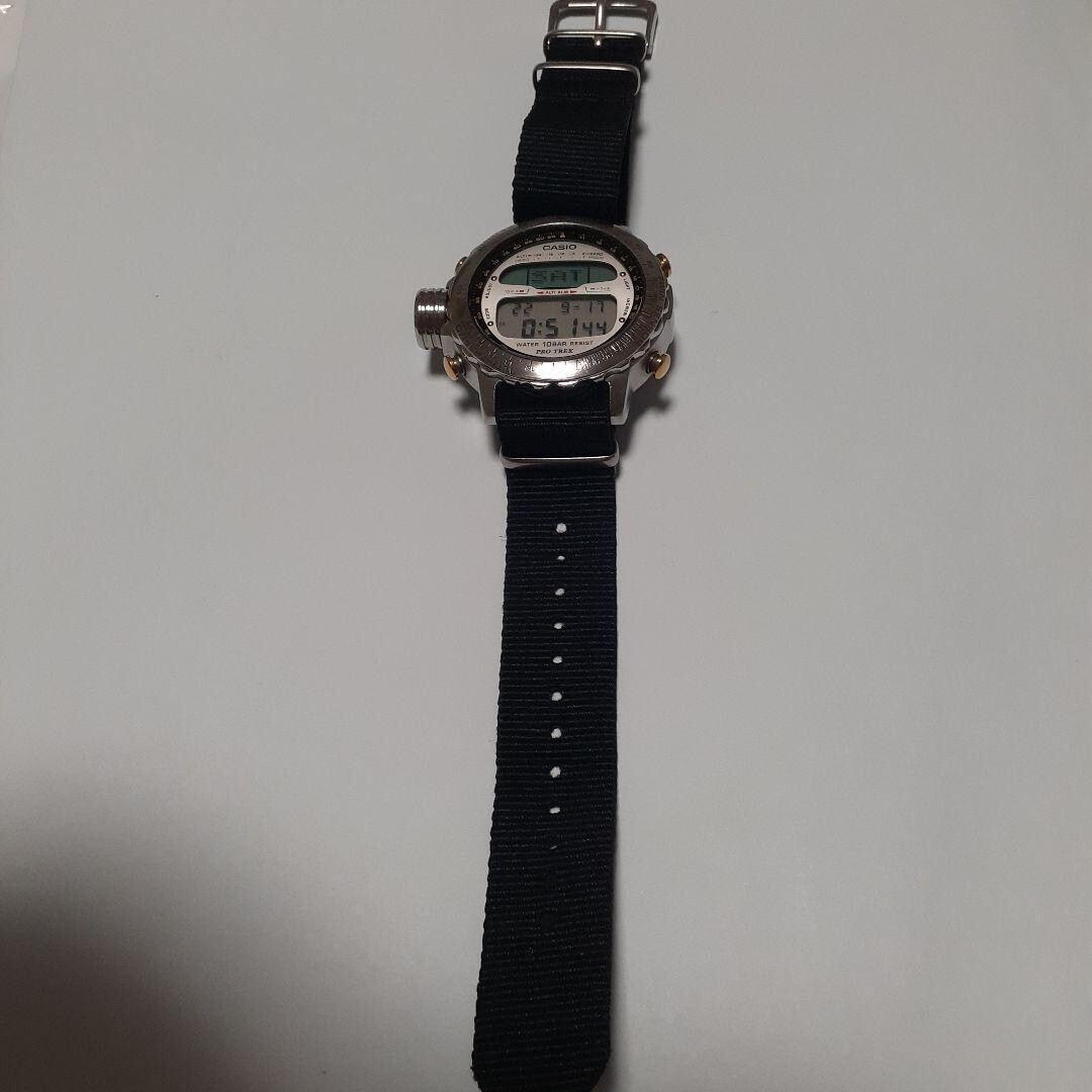 Casio Pro Trek Alt-7000 Vintage Watch .
