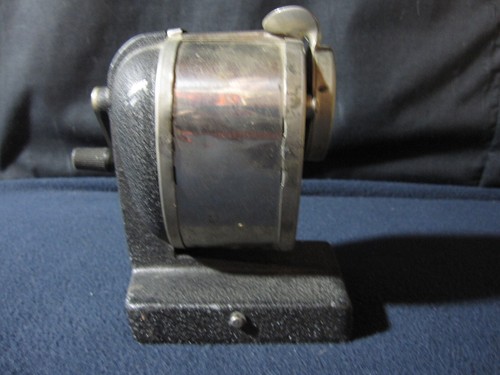 Vintage Boston Pencil Sharpener - 第 2/7 張圖片