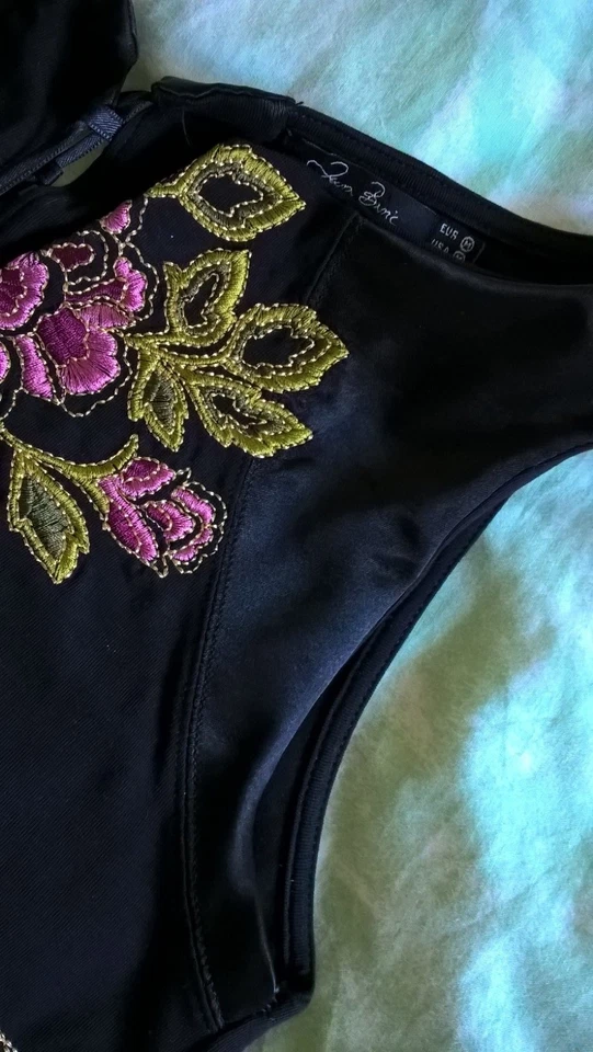 Top Zara Noir Superbe broderie Taille M NEUF - Photo 4/4