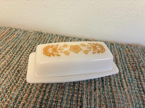 Vintage 1970’s Pyrex Butterfly Gold Butter Dish w/ Lid ** EXCELLENT **