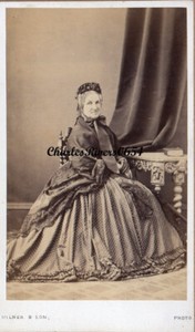 ILKLEY YORKSHIRE CDV LADY GEPUNKTETES KLEID WUNDERSCHÖNER SCHAL HAUBE MODE
