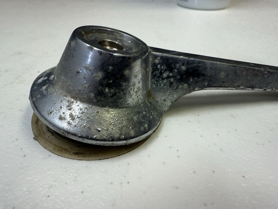 Manivela ventana trasera lateral pasajero Ford Galaxy 500 1967 original fabricante de equipos originales Foto 3 de 4