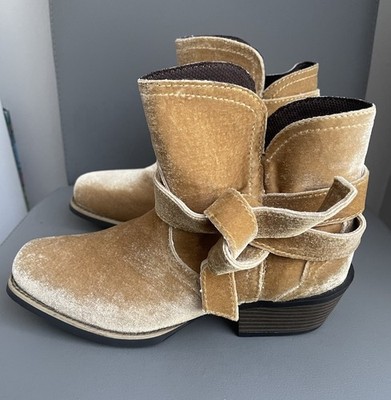 Justin Gypsy Women s Elans Tan Velvet Booties Size 8