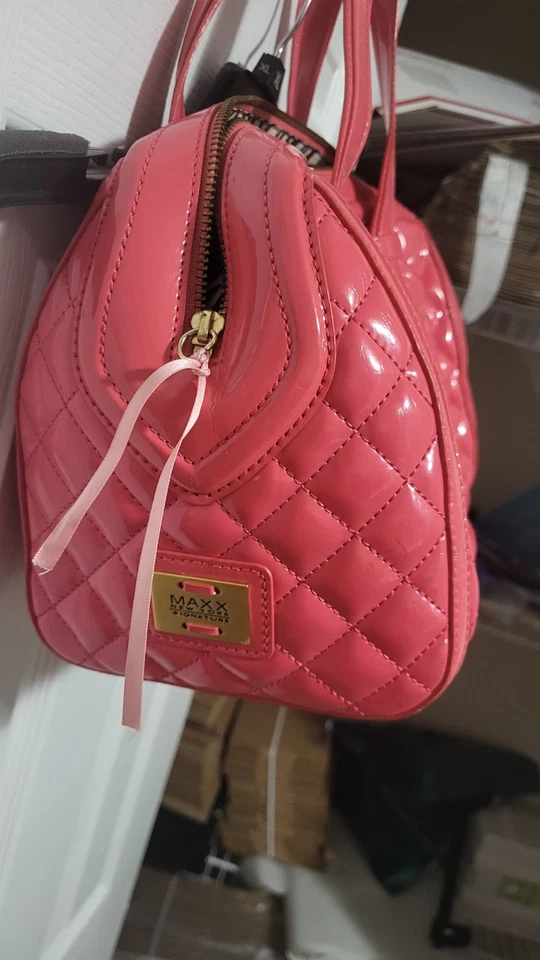 Bolso de Mano Maxx New York Signature Rosa Estampado Cebra Interior Grandes Bolsillos Internos Foto 3 de 4