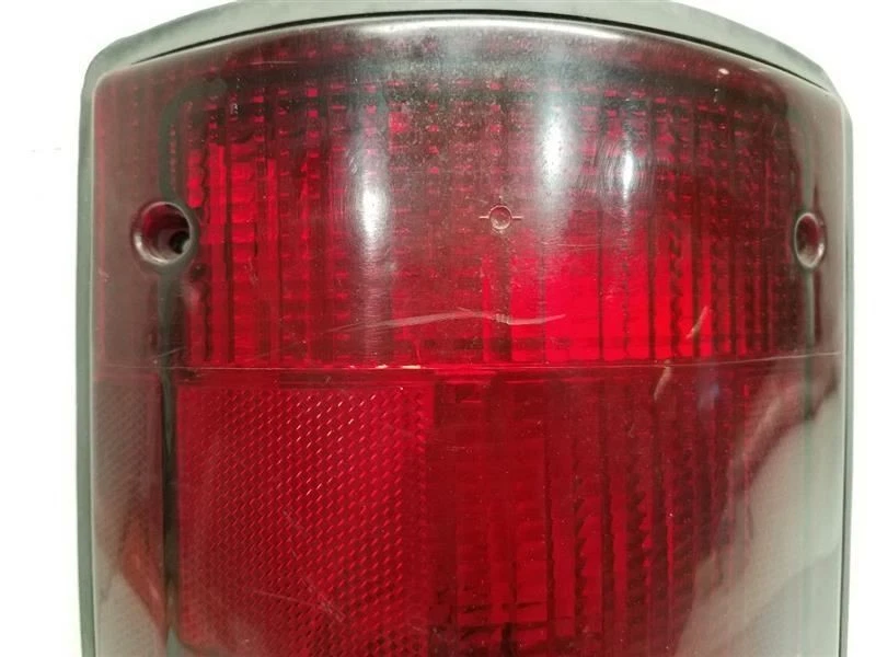 1995-04 Ford E250 Drivers Left Tail Light *SCRATCHES* - Image 2 of 4
