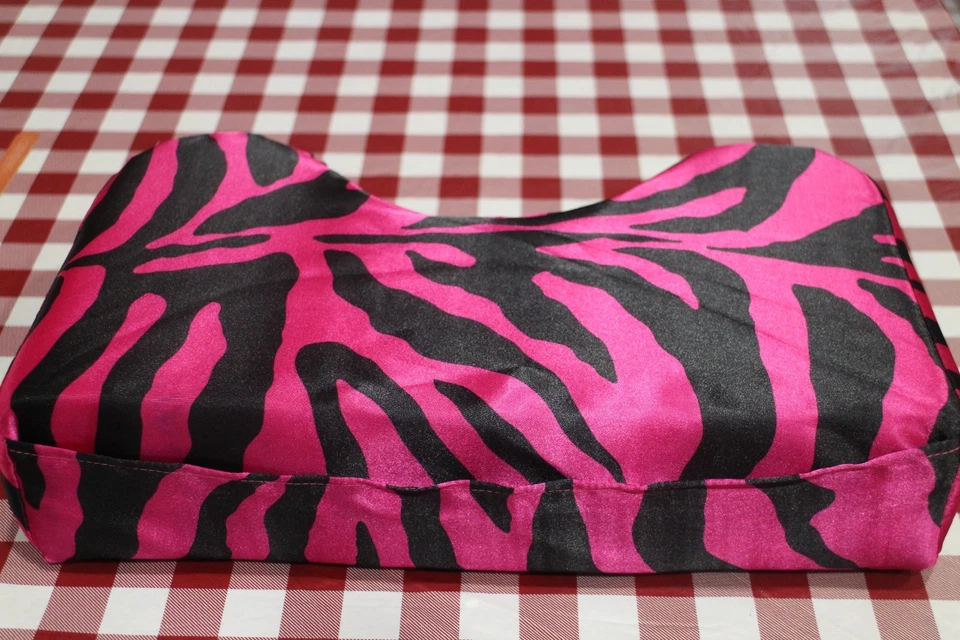 Cuello ahorrador estilo #100 - Almohada especial Goodman - Rayas geográficas blancas y negras Foto 2 de 4