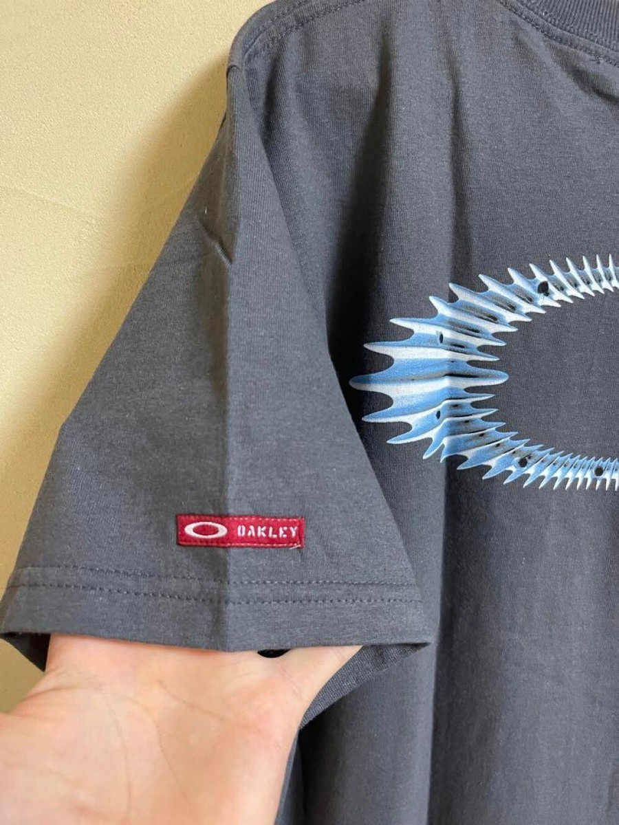 Oakley グレー Tシャツ Mサイズ y2k 00s Oakley オークリー tシャツ 00s y2k tee サーフ テック - メルカリ