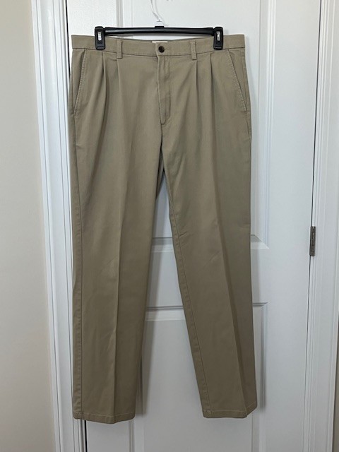 St Johns Bay Men's Chino Tan/Khaki Pleated Easy Care Pants ~ 36x34 Actual 36x33