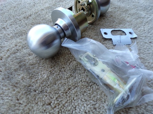 Interior Y101D HAN 626 Closet Latch set Door Latch Knob Satin Chrome; m31 - Picture 3 of 7