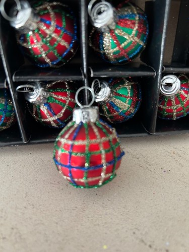 Set di 12 uova vetro tartan albero di Natale albero di Natale albero rosso verde 5 cm - Foto 4 di 4