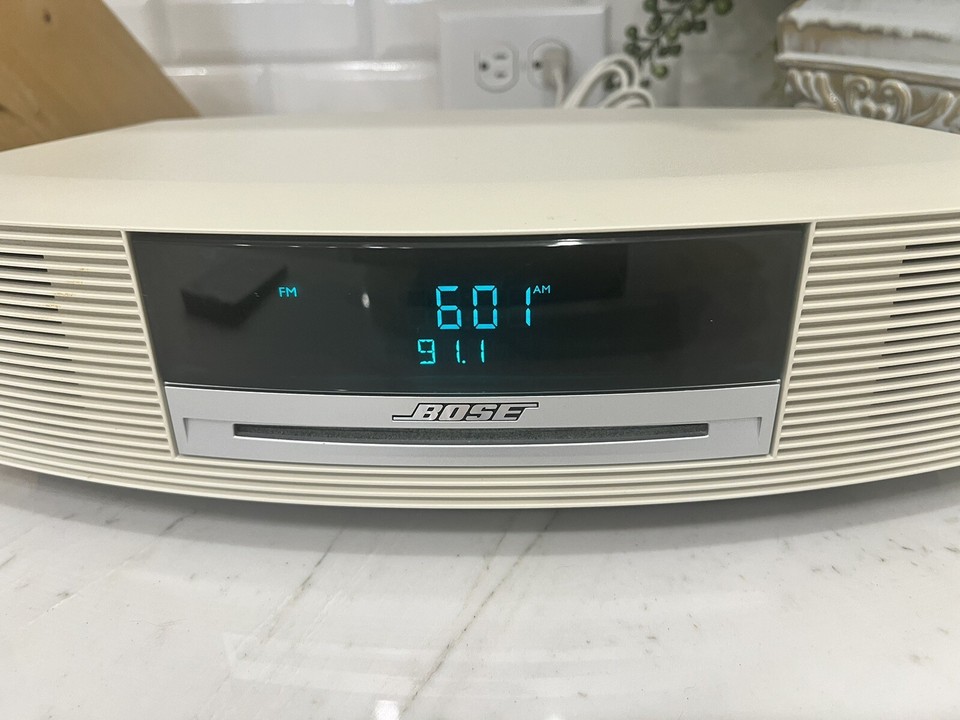 Bose Wave Music System AM/FM CD Player Clock Radio w/ Remote AWRCC2