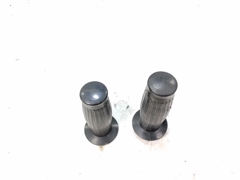 1976 Triumph Bonneville 750 T140 Throttle Tube & Grip - Image 2 of 4