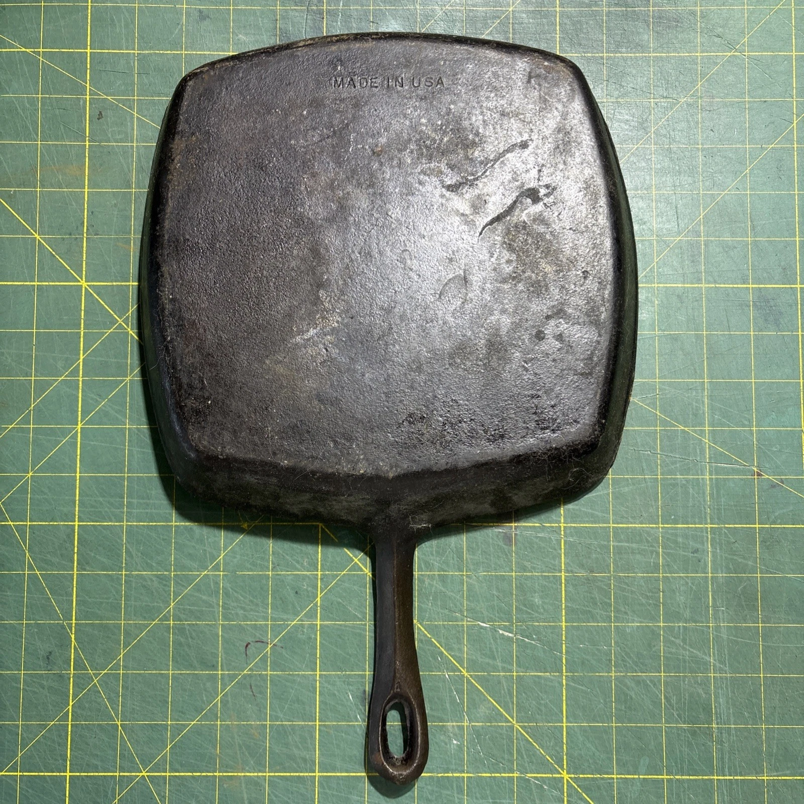 VTG Cast Iron 10” Square Pan Skillet USA
Opens in a new window or tab