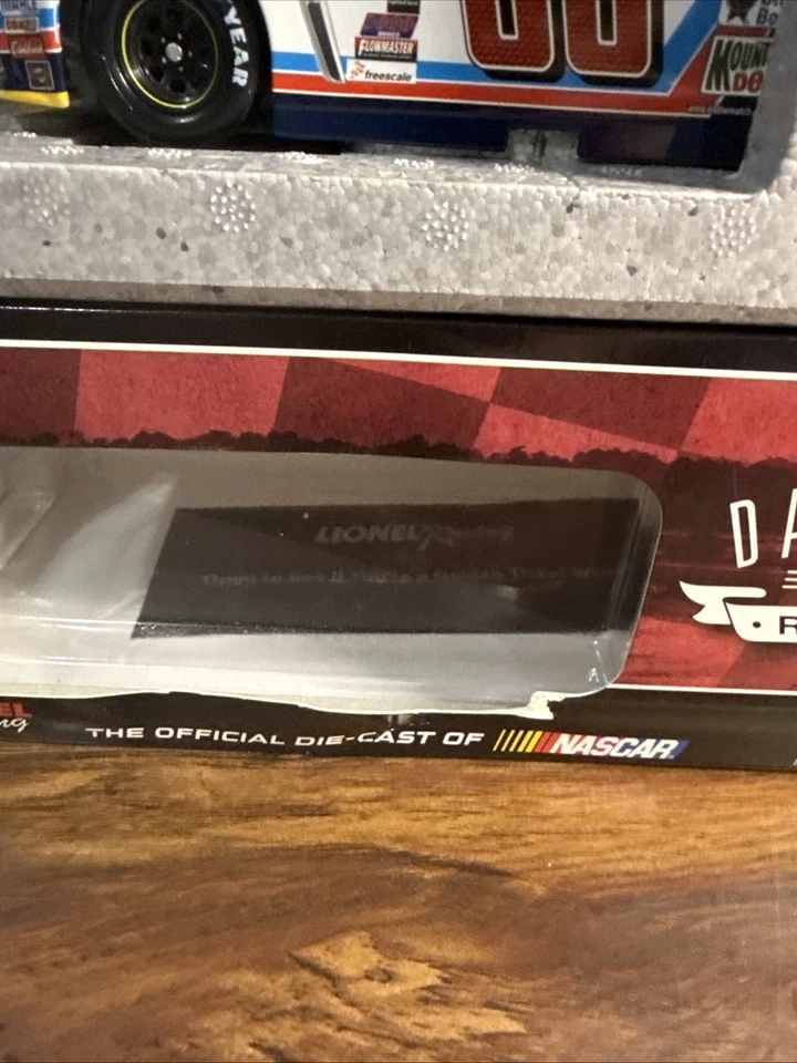 Dale Earnhardt Jr. #88 Valvoline 2015 Darlington Throwback 1:24 Diecast NASCAR Foto 2 de 4